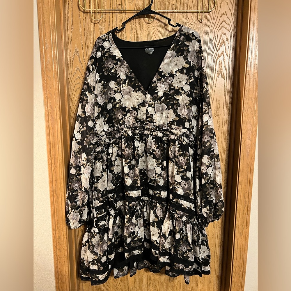 Black and white floral dress plus | Arula